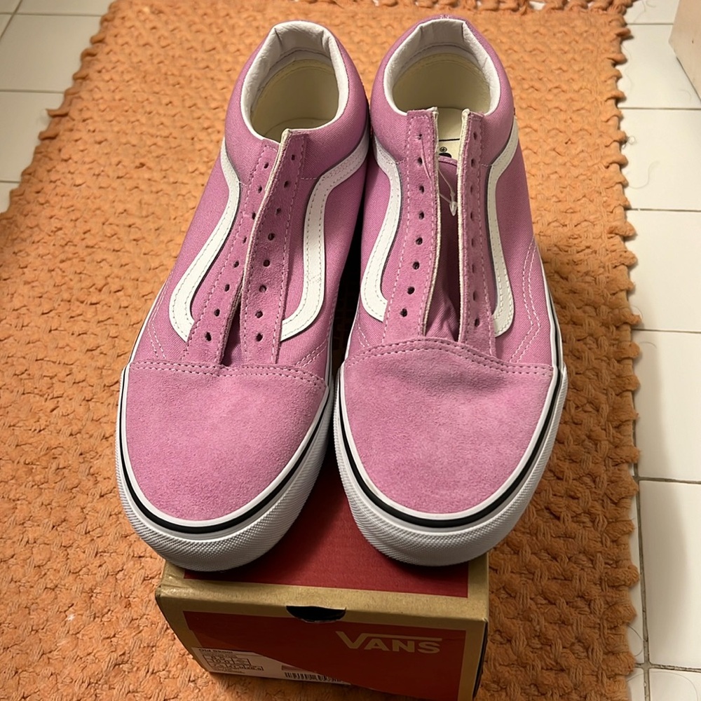 Like new orchid and true white low top Vans shoes. Only worn once. No laces